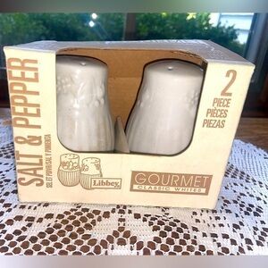 Libbey Dinnerware Orchard Fruits Vintage Salt Pepper Shaker Classic White NEW